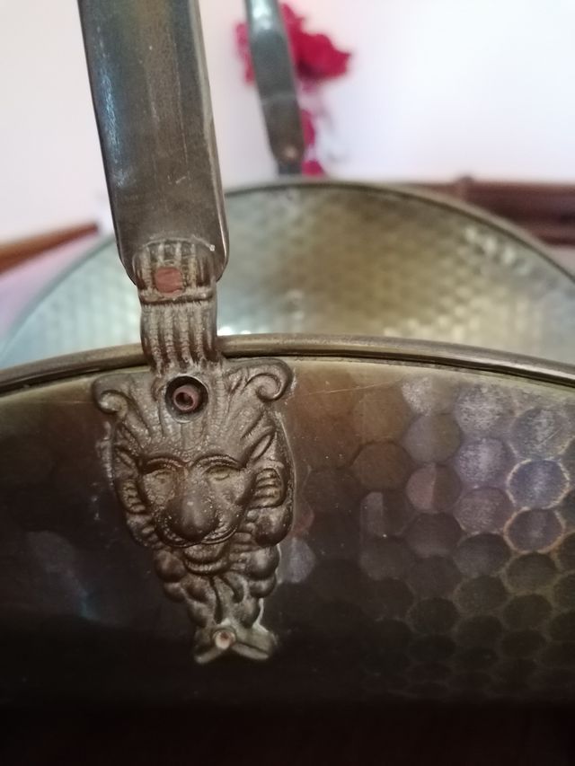 Portagiornali o portalegna in ottone