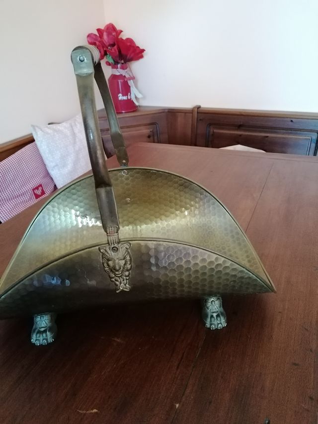 Portagiornali o portalegna in ottone