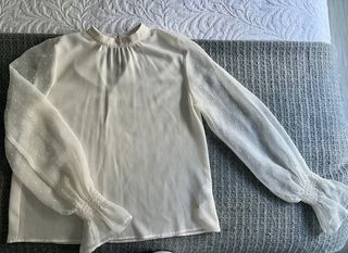 Blusa romántica con plumeti