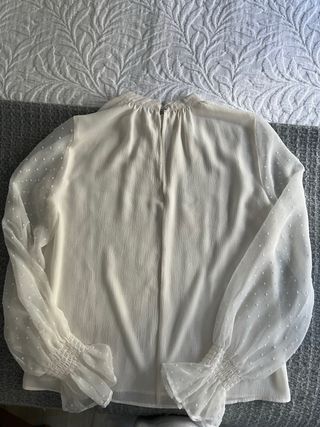 Blusa romántica con plumeti