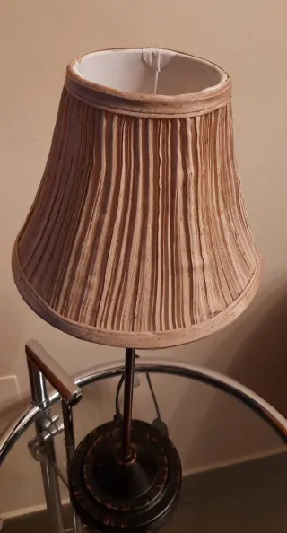 Lámpara de forja para salón o dormitorio.