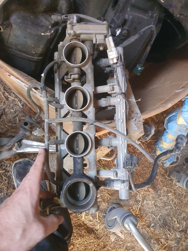 Cuerpo inyector Suzuki gsxr 2002