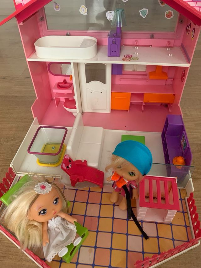 CASA BARRIGUITAS CON 2 MUÑECAS