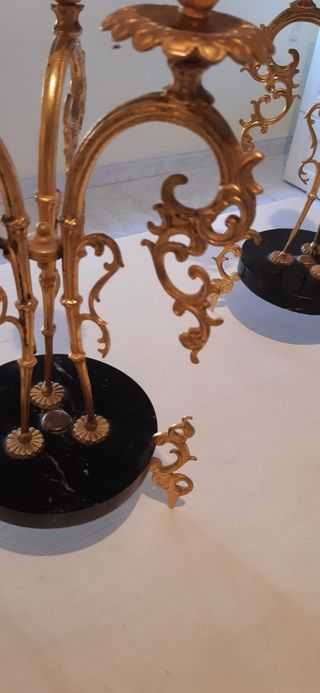 Juego de dos candelabros