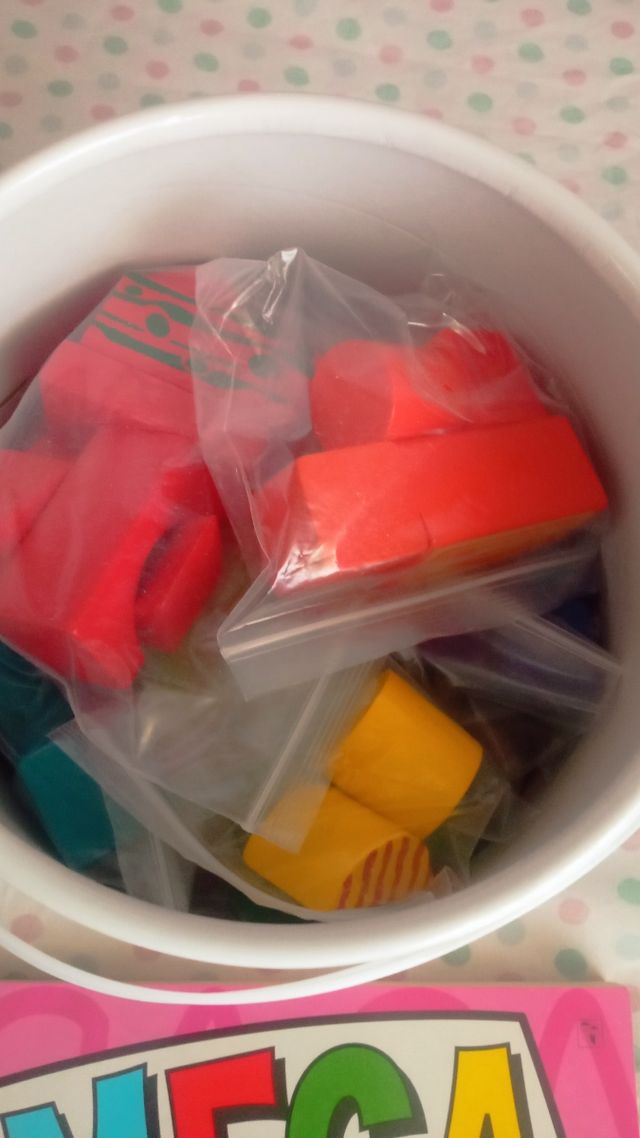 Juego bloques madera nuevo y libro para pintar