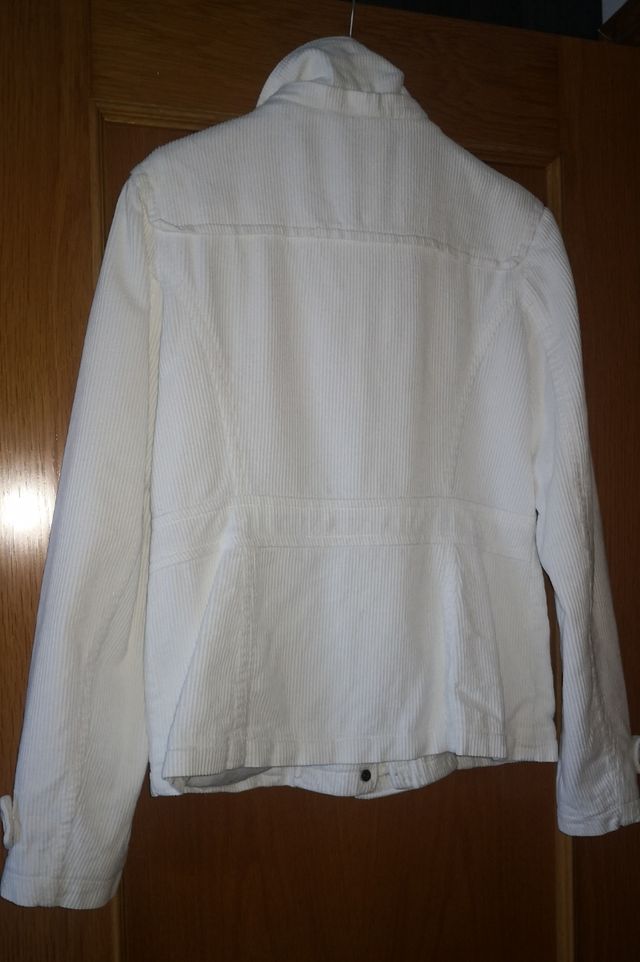 Chaqueta de pana blanca