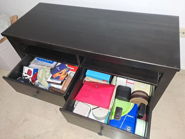 Mueble Televisor con tapa cristal