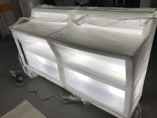 Barra de bar con luz