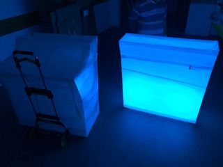 Barra de bar con luz