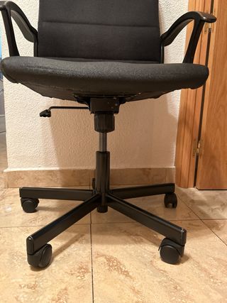 Silla de escritorio negra IKEA