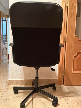 Silla de escritorio negra IKEA