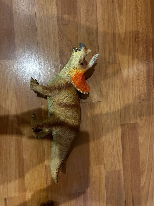 dinosaurios grandes de goma. pack de 4 