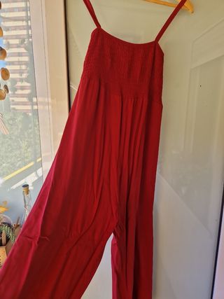 Mono largo rojo tirantes