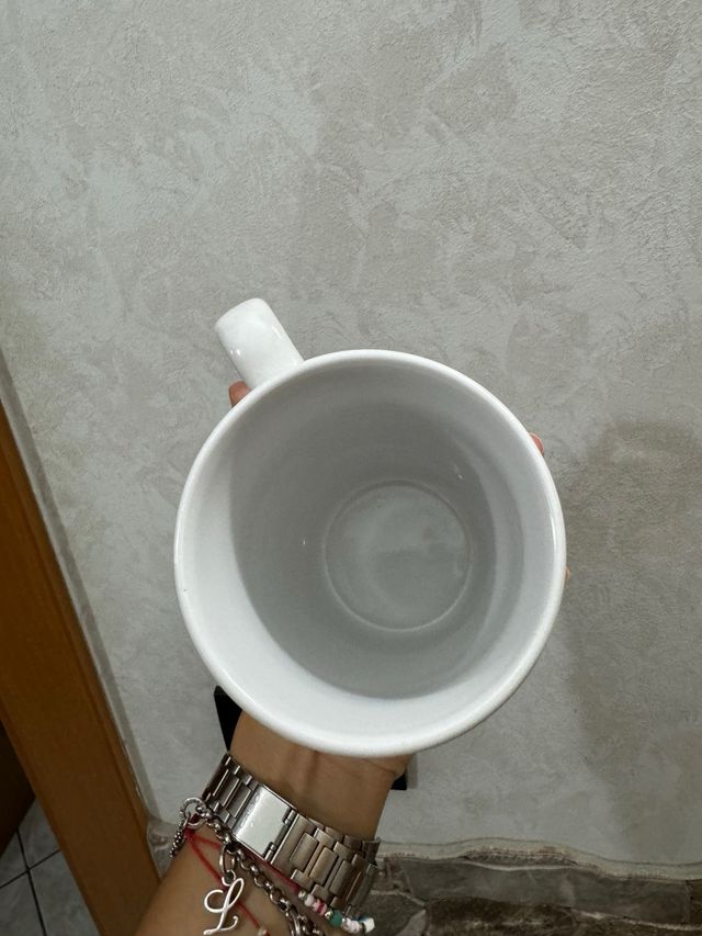 Tazze bianche con stelle rosse