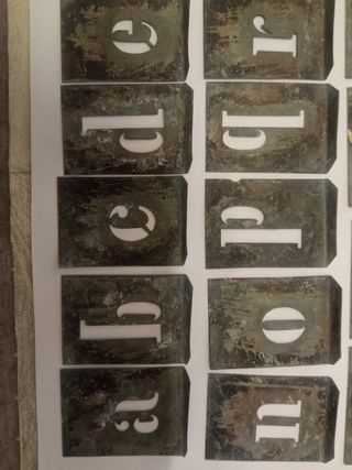 Plantillas de Letras y números de estaño antiguos