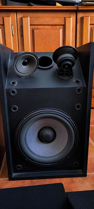 Altavoces Bose 301 serie II más equipo de sonido.