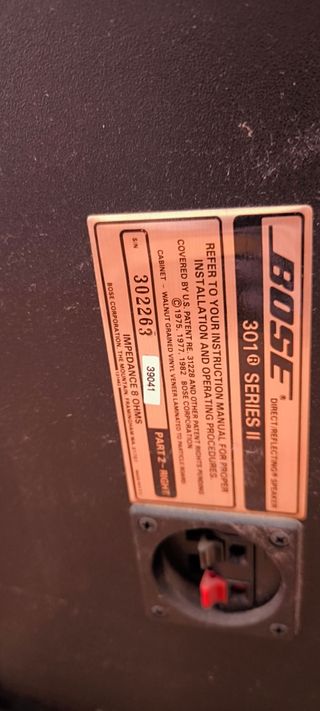 Altavoces Bose 301 serie II más equipo de sonido.