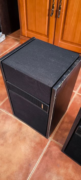 Altavoces Bose 301 serie II más equipo de sonido.