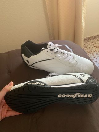 Botines de deporte futbol talla 44,5