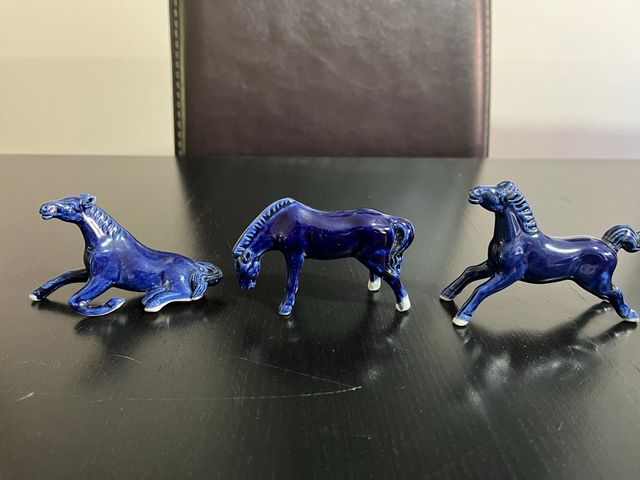 Set 3 figurine cavalli in ceramica