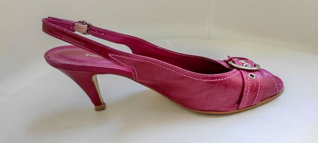 Sandalia de tacón fucsia, piel natural, de FOSCO