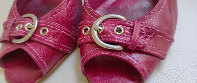 Sandalia de tacón fucsia, piel natural, de FOSCO