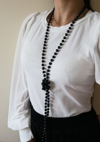 Collana lunga con perle nere (finte), donna