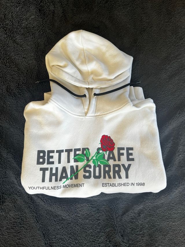 Sudadera “Better Safe Than Sorry🌹” Bershka
