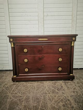 Cómoda. Cajonera. Calidad. Antigua