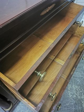 Cómoda. Cajonera. Calidad. Antigua