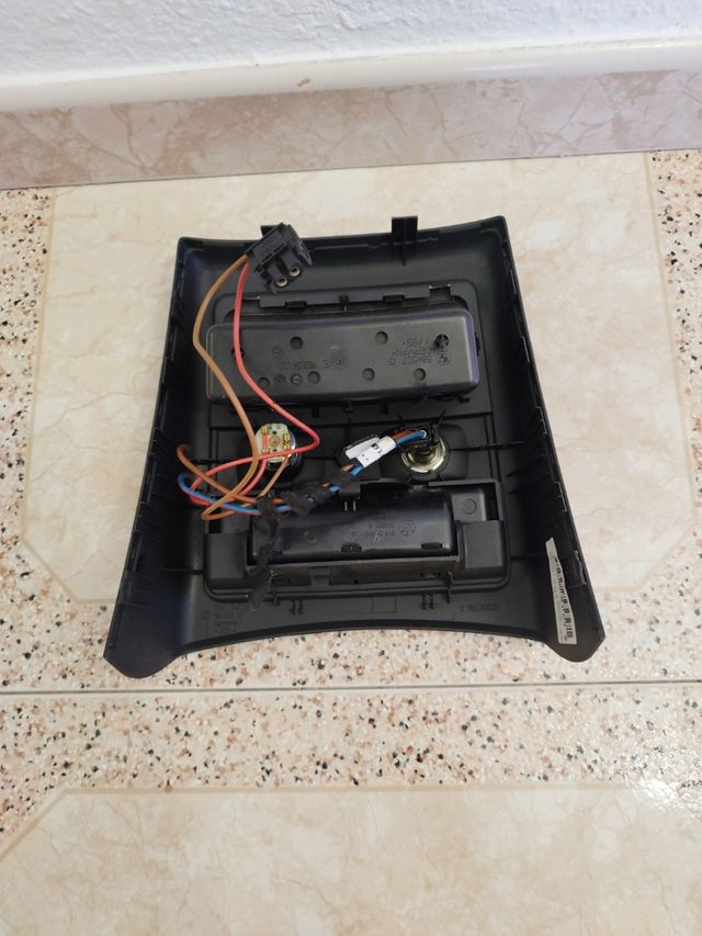 BMW e90 consola trasera