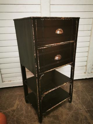 Mueble. Cajones y 2 estantes. Antiguo