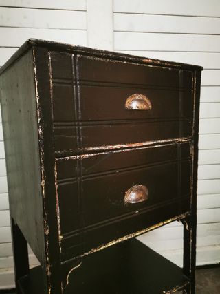 Mueble. Cajones y 2 estantes. Antiguo