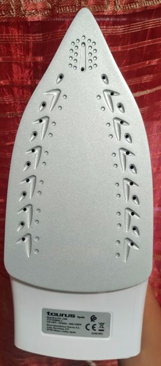 Plancha Taurus Baltic 2200W Max