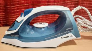 Plancha Taurus Baltic 2200W Max