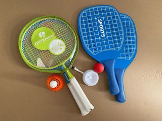 Dos juegos de raquetas