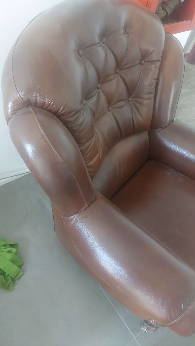 Poltrona in pelle artigianale