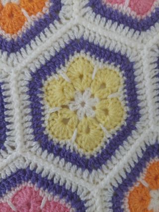 Colcha de crochet hecha a mano