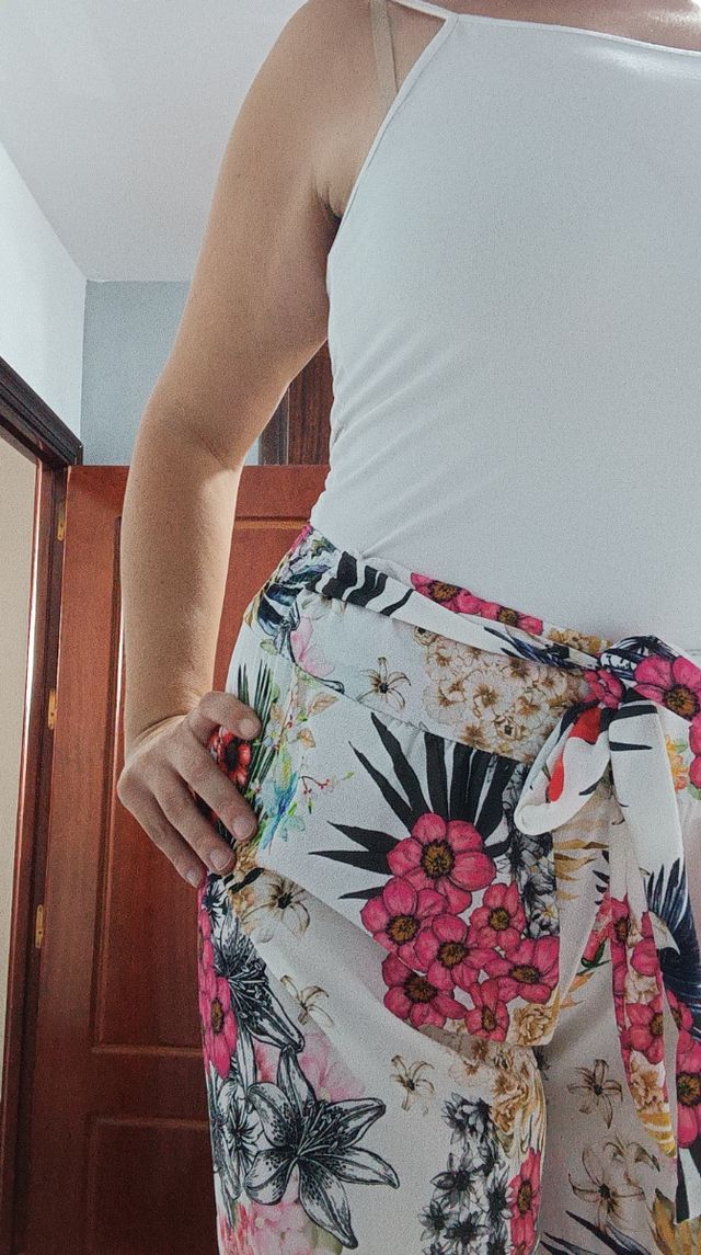 Pantalón de pata ancha floral