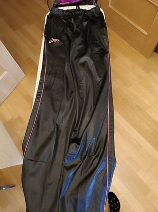 Chándal ASICS mujer negro y rosa