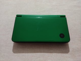 Nintendo DSi XL verde