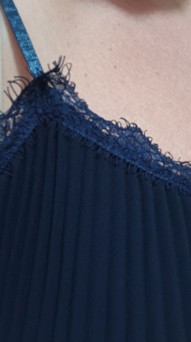 Lencero azul marino plisado