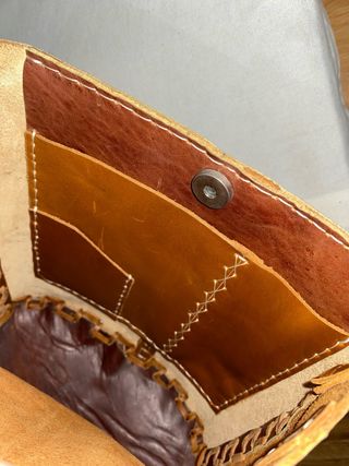 Bolso 100% en cuero, en variedad de tonos marrones