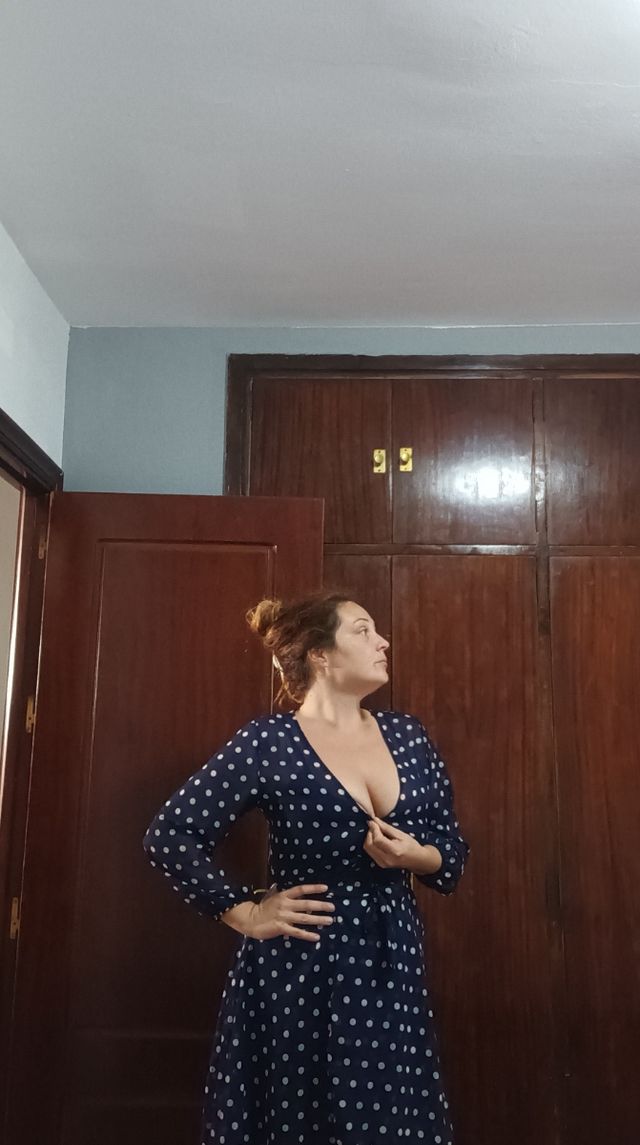 Traje midi de lunares