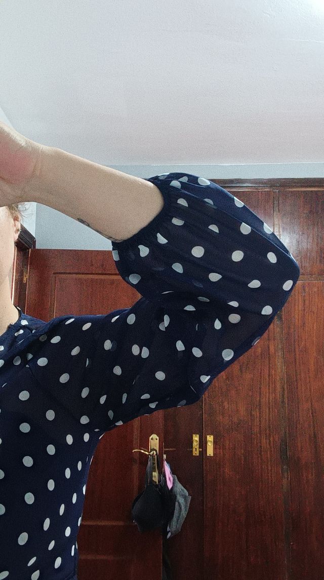 Traje midi de lunares