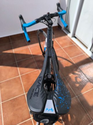 Bicicleta carbono GIANT Trinity