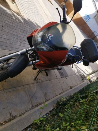 Moto Varadero Vendo o cambio