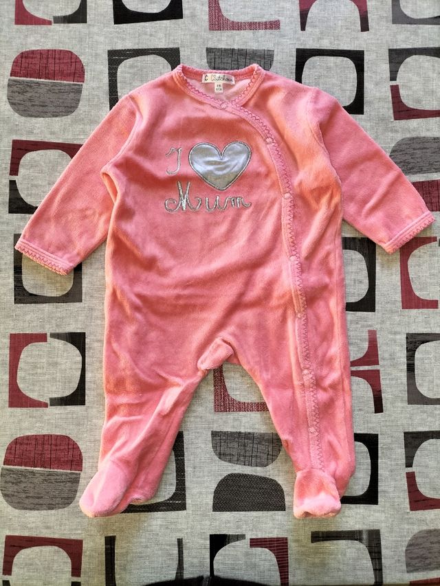Pijama terciopelo y 2 bodys niña Talla 6 meses