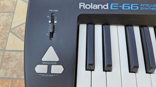 Teclado Roland E-66 Itelligent Synthesizer