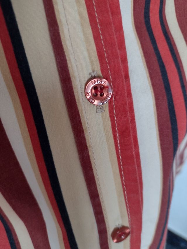 blusa con rayas de colores, de algodon.